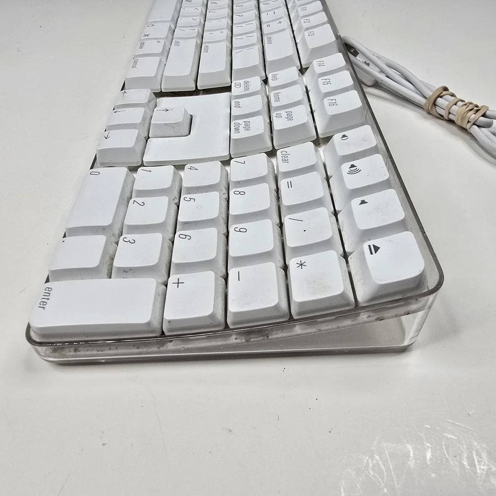 ⌨ Apple A1048 USB Wired Keyboard White Full Size Ergonomic Mac OS X Compatible